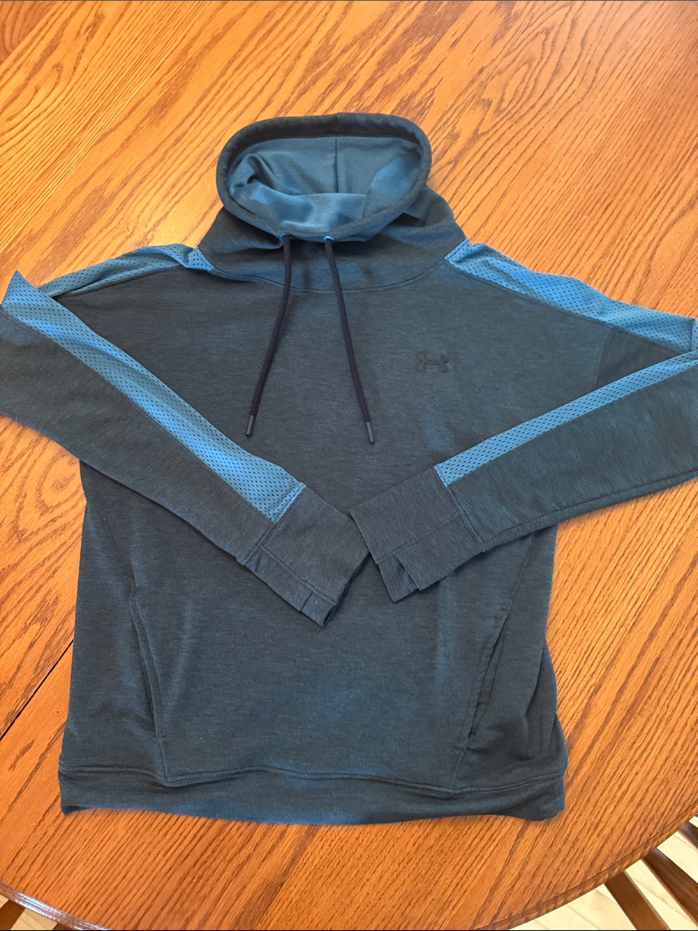Under Armour Men's Blue Hooded Performance Shirt size S Non Smoking home